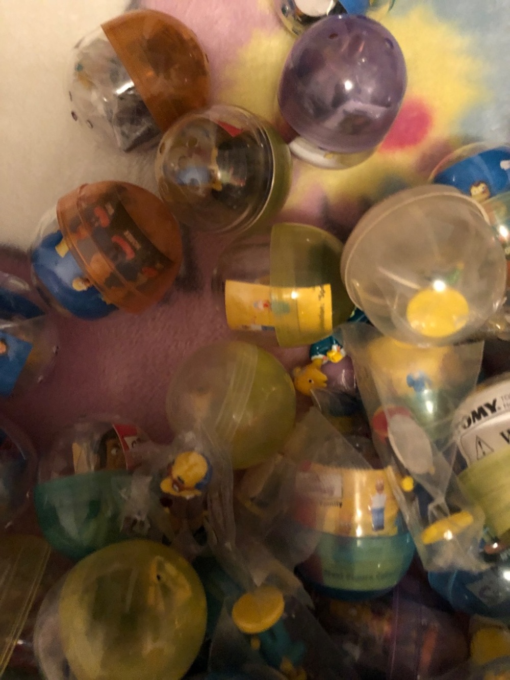 75 approximately SiMpSoNs vending machine toys - Picture 2 of 13